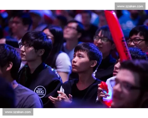 太燃了！MSI季中冠军赛现场气氛炸裂，粉丝泪洒现场！